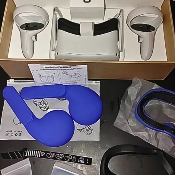 Meta Oculus Quest 2 256GB VR Gaming Headset/Accessories High-Resolution White - Picture 3 of 9